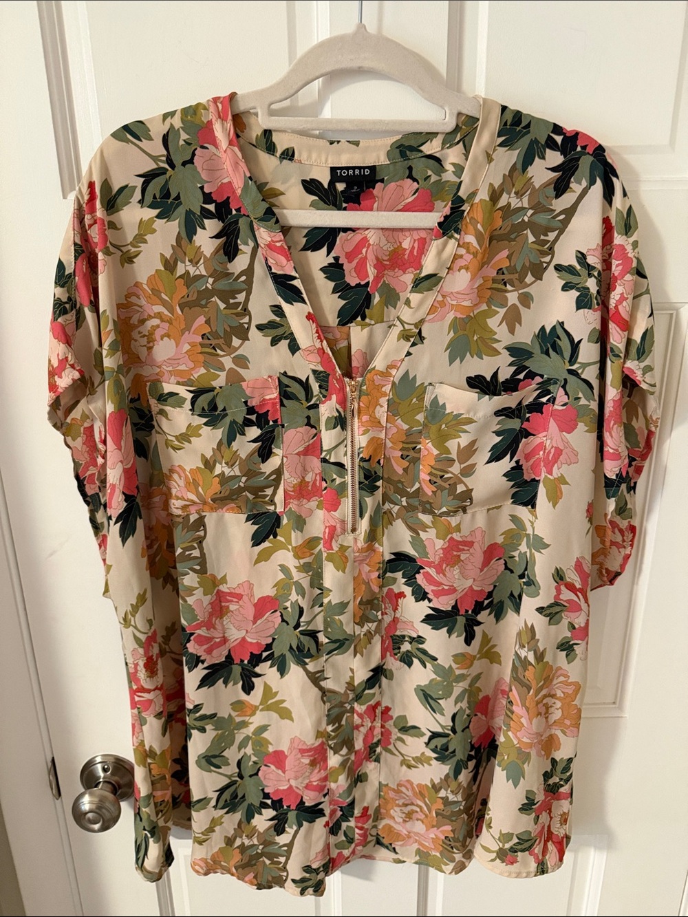 Torrid Georgette Zip Front Dolman Blouse Pink
Peach Floral Top Plus Size 3X